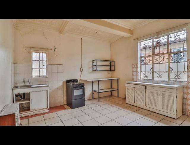 4 BEDROOM HOUSE FOR SALE IN BEZUIDENHOUT VALLEY